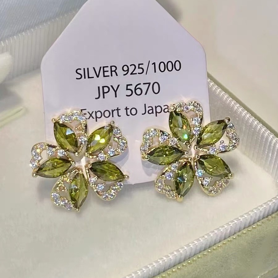 Ethnic Fashion Wear For Women - Brincos de Flor com Zircônia Verde